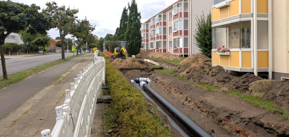 Der Ausbau der Fernwärme bringt anhaltende Verkehrsbehinderungen am Parchimer Ostring (B191) mit. Der Ausbau der Fernwärme bringt anhaltende Verkehrsbehinderungen am Parchimer Ostring (B191) mit.