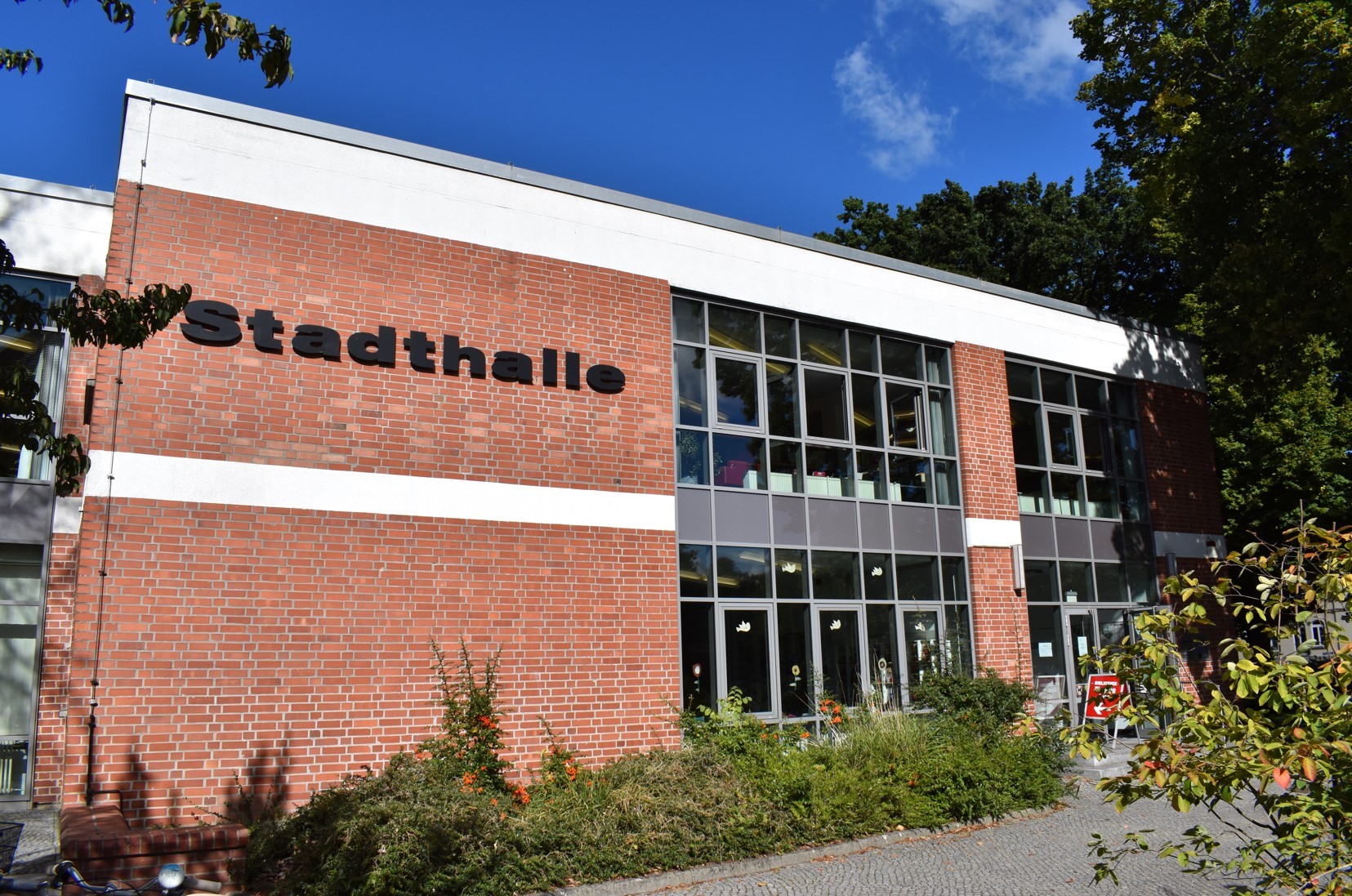 Die Stadthalle Parchim wird im Herbst 2026 zur „open LOUNGE“.