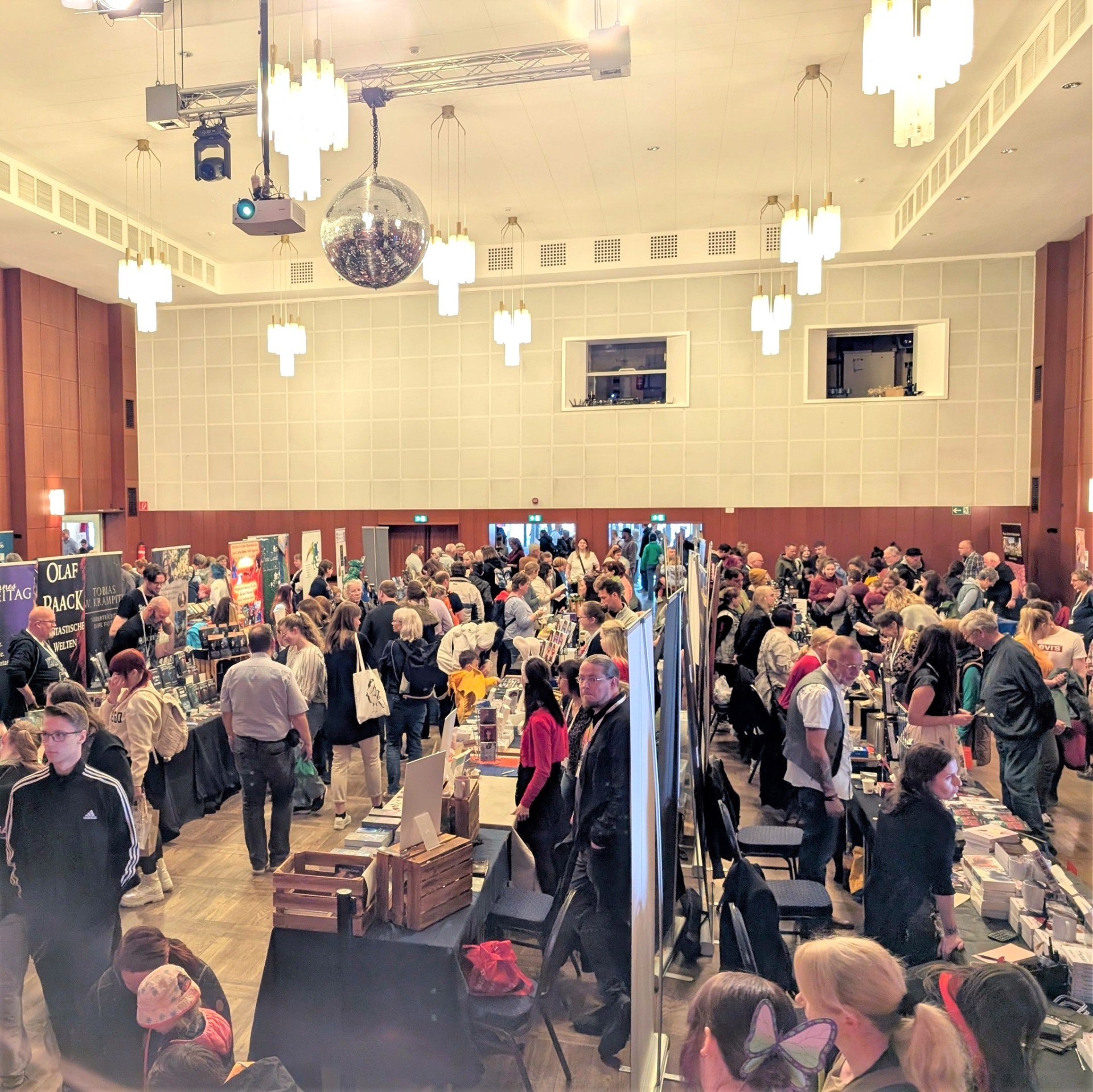 Rückblick auf 2025: Großer Ansturm und starkes Angebot – Die Parchimer Buch- und Comicmesse erlebt im April 2026 eine Neuauflage.