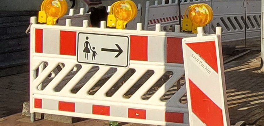 Baustellenabsperrung in Parchim.