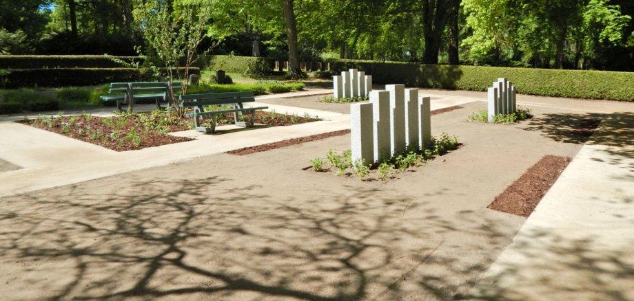 Die Friedhofsverwaltung der Stadt Parchim muss derzeit verstärkt Verstöße gegen die Friedhofssatzung feststellen.