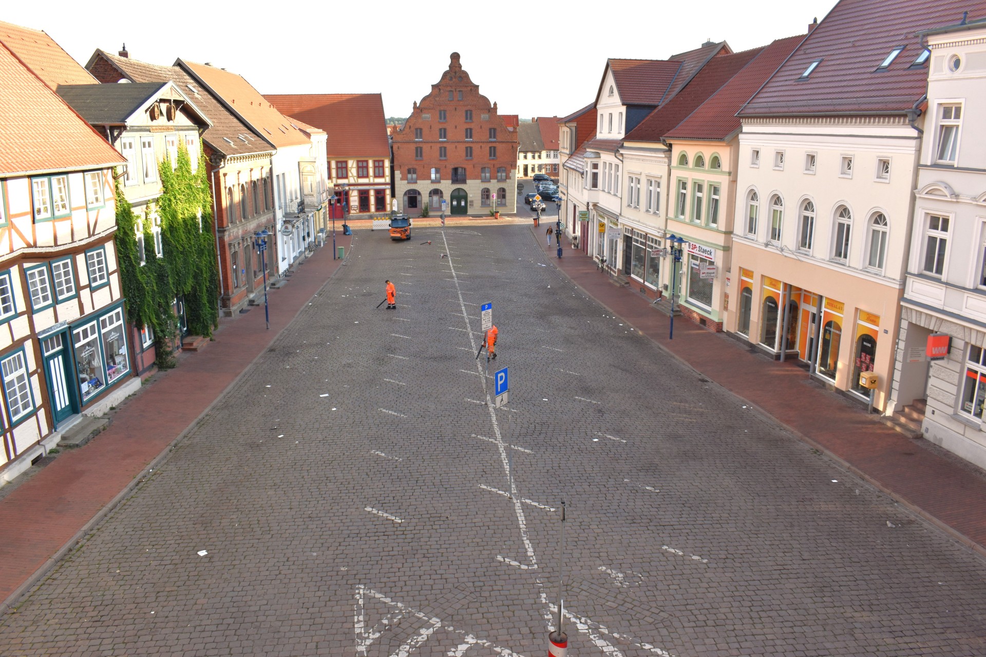 Für das Jubiläumsstadtfest zum 800. Stadtgeburtstag müssen in Parchim zahlreiche Straßen und Plätze gesperrt werden. Im Bild der Alte Markt im Stadtzentrum.
