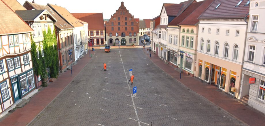 Für das Jubiläumsstadtfest zum 800. Stadtgeburtstag müssen in Parchim zahlreiche Straßen und Plätze gesperrt werden. Im Bild der Alte Markt im Stadtzentrum. Für das Jubiläumsstadtfest zum 800. Stadtgeburtstag müssen in Parchim zahlreiche Straßen und Plätze gesperrt werden. Im Bild der Alte Markt im Stadtzentrum.